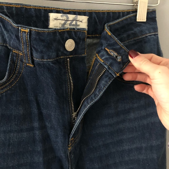 We The Free Straight Leg Frayed Hem Jeans Dark Wash NWOT 24 - Picture 4 of 11